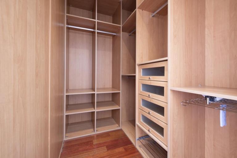 Concevoir un dressing sur mesure à Longfossé : les étapes clés